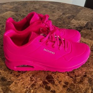 Hot Neon Pink Sketchers imo stand on air size 10